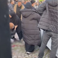 Annesinin cenazesinde kardeşini vurdu!