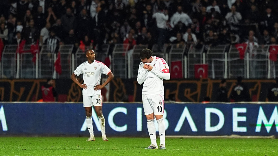 Beşiktaş taraftarından istifa çağrısı!