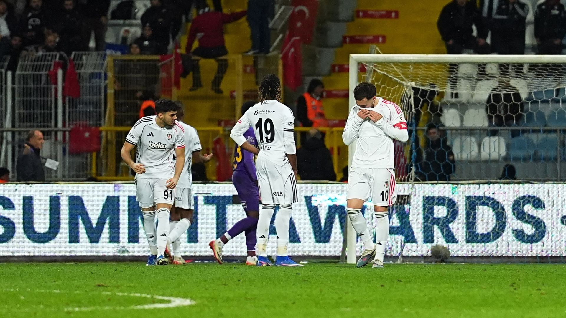 Spor Yazarları Beşiktaş'ın Eyüpspor Beraberliğini Masaya Yatırdı: 'Bu Takımda Umut Yok!'