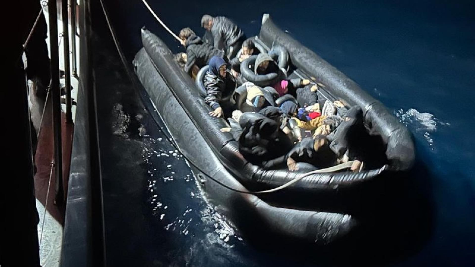 Son dakika: İzmir'de 50 düzensiz göçmen yakalandı