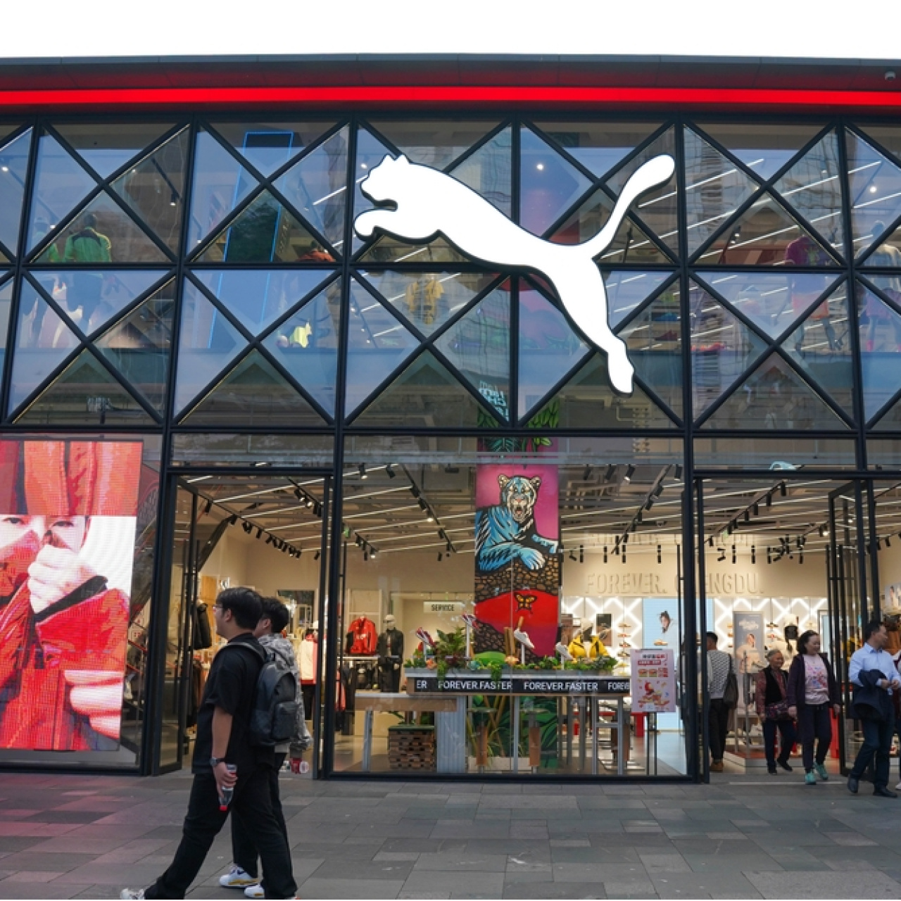 Çinli şirket Alman spor markası Puma'yı satın alıyor