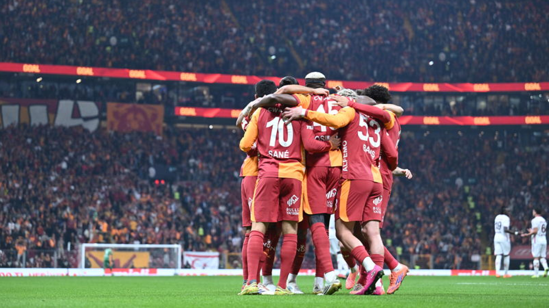 Galatasaray, Manchester City Karşısında İlk 16 Hedefiyle Sahada