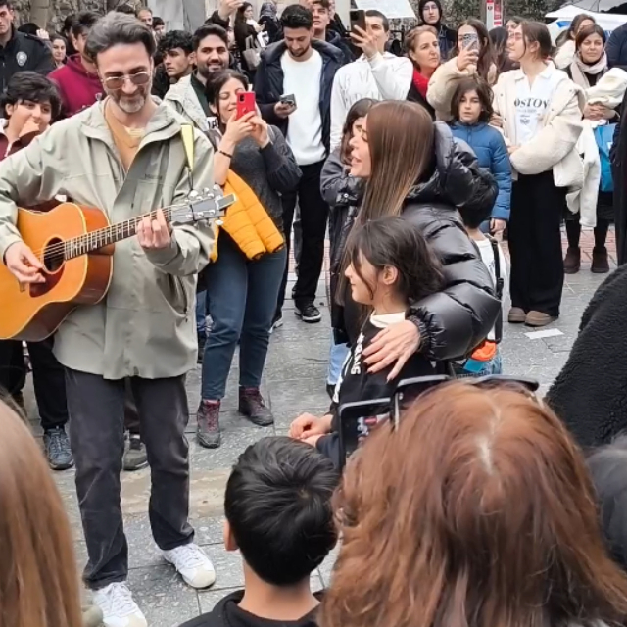 'Aşkın Olayım' ile sokağa indi