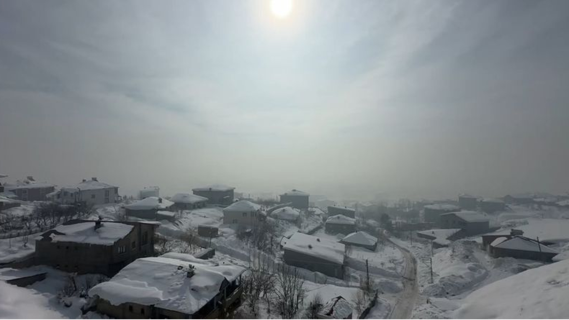 Hakkari'de Yoğun Sis Hava Ulaşımını Felç Etti: Yüksekova-Ankara Uçuşları İptal