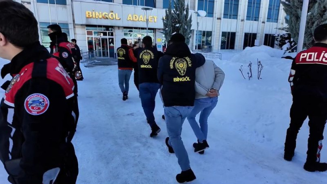 "Change" araç operasyonu: 5 tutuklama