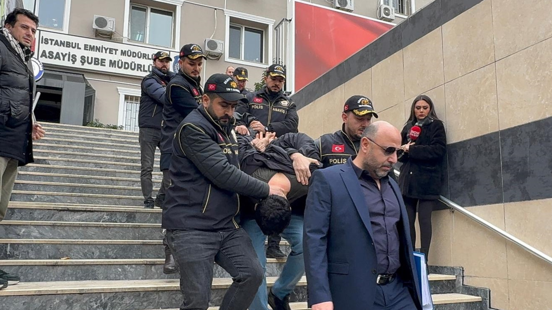 İstanbul'da Vahşi Cinayet: 3 Zanlı Adliyeye Sevk Edildi