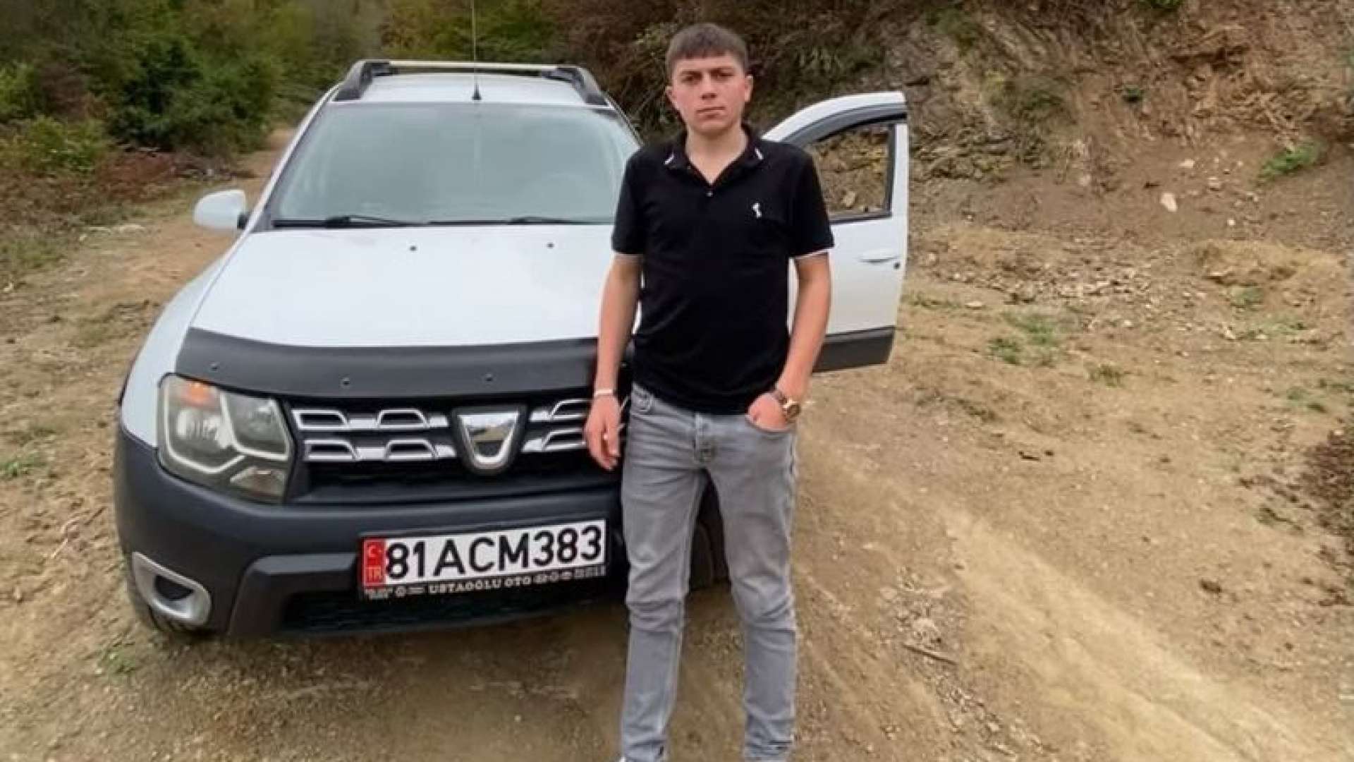 Düzce'de Acı Kayıp: 18 Yaşındaki Genç Babasının Tabancasıyla Kazara Kendini Vurdu