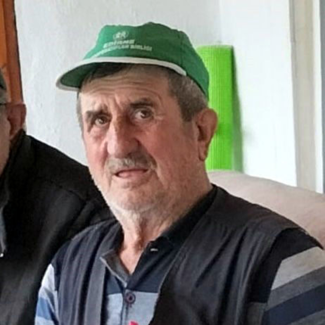 Yolun karşısına geçerken can verdi