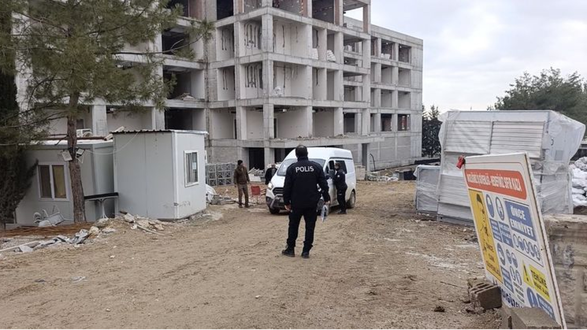 Adıyaman'da İş Makinesi ile Duvar Arasında Sıkışan İşçi Hayatını Kaybetti