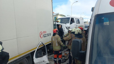 Bağcılarda çekici kontrolden çıktı: 4 yaralı