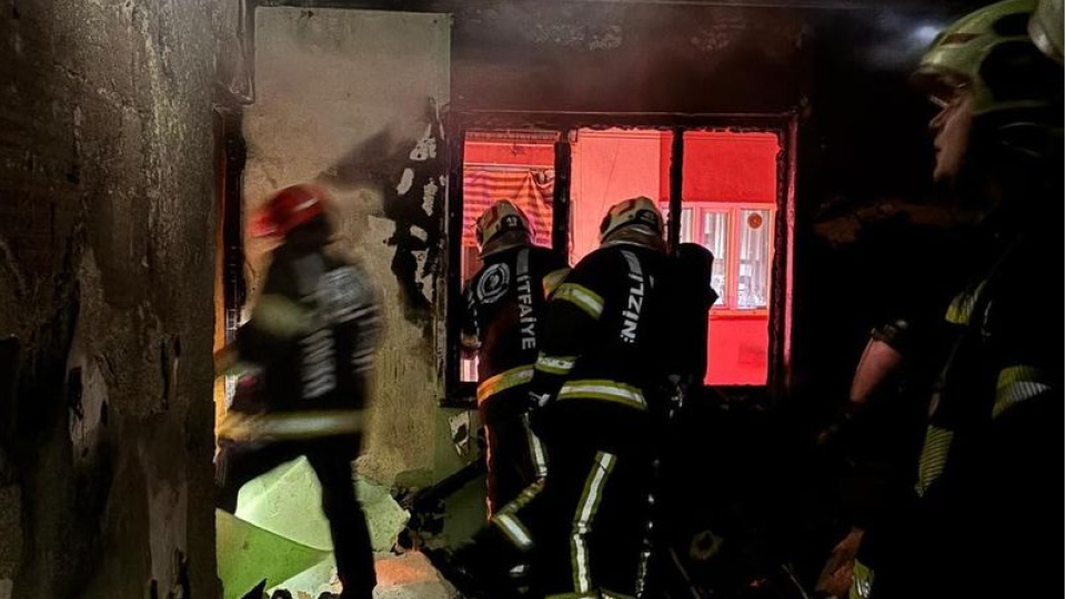 Apartmandaki yangında mahsur kalan 4 kişi kurtarıldı