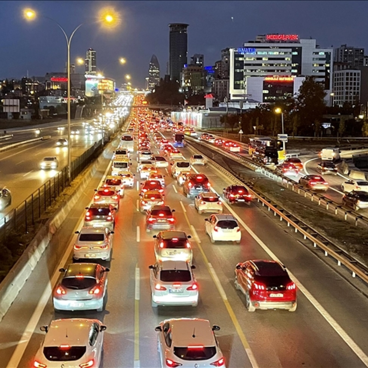 İstanbul'da trafik yoğunluğu yüzde 85'e çıktı
