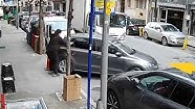 Park ederken dükkana daldı!