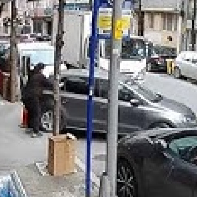 Park ederken dükkana daldı!