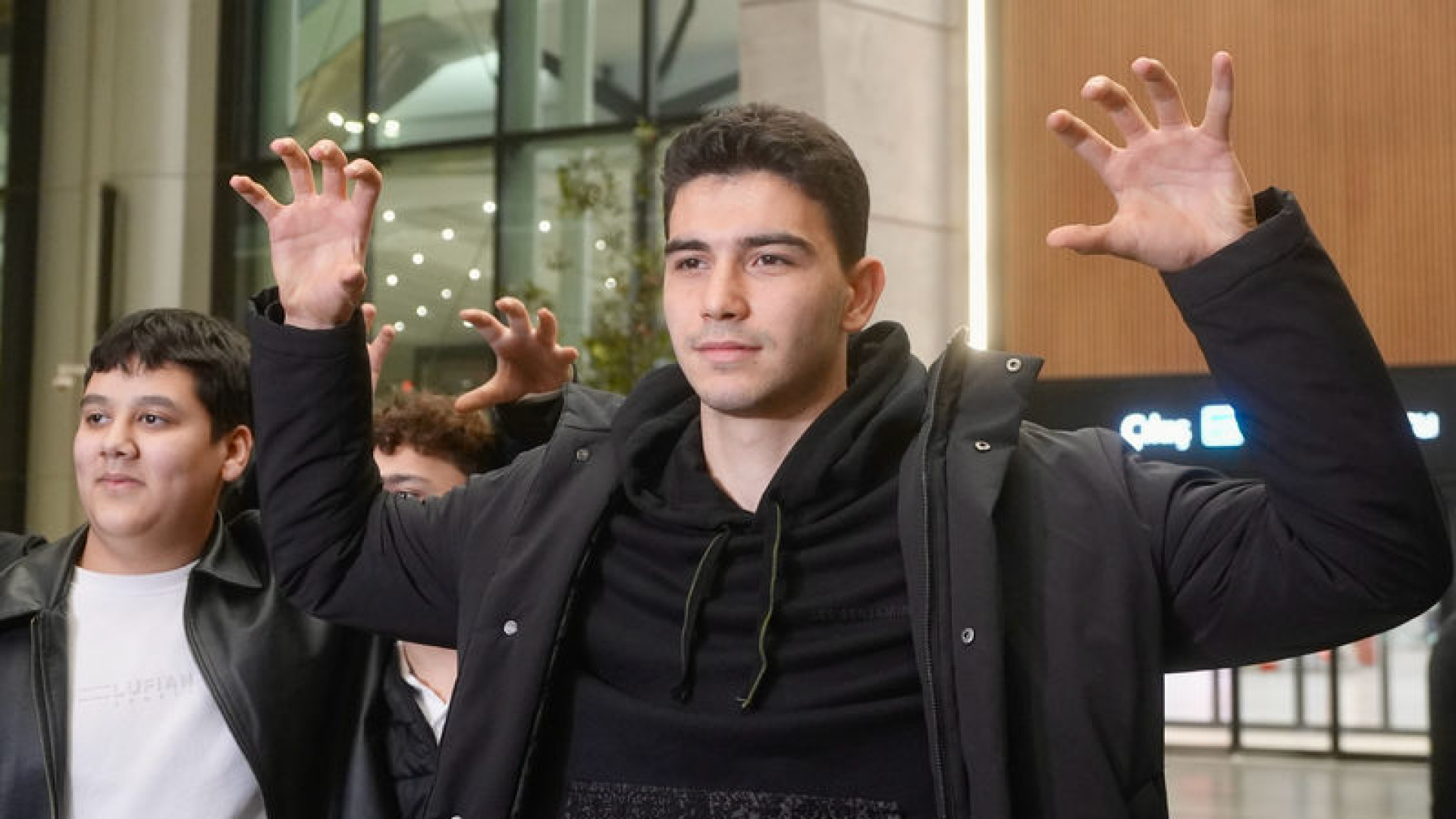Yasin Özcan Beşiktaş İçin İstanbul'da! Siyah-Beyazlıların İlk Transferi Gerçekleşti