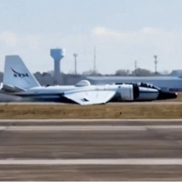 NASA'ya ait uçak acil iniş yaptı