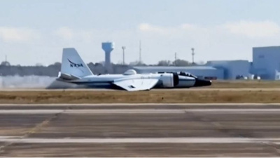 NASA'ya ait uçak acil iniş yaptı