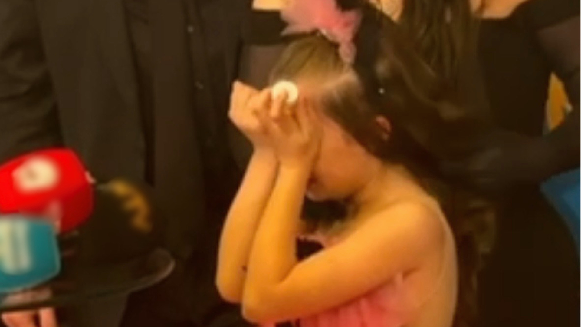 'Mutluyuz Mu?' galasında İbrahim Büyükak ve Yasemin Sakallıoğlu'ndan gözyaşlarına boğulan Damla Çolak'a teselli