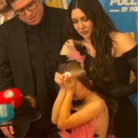 Gözyaşlarına boğuldu