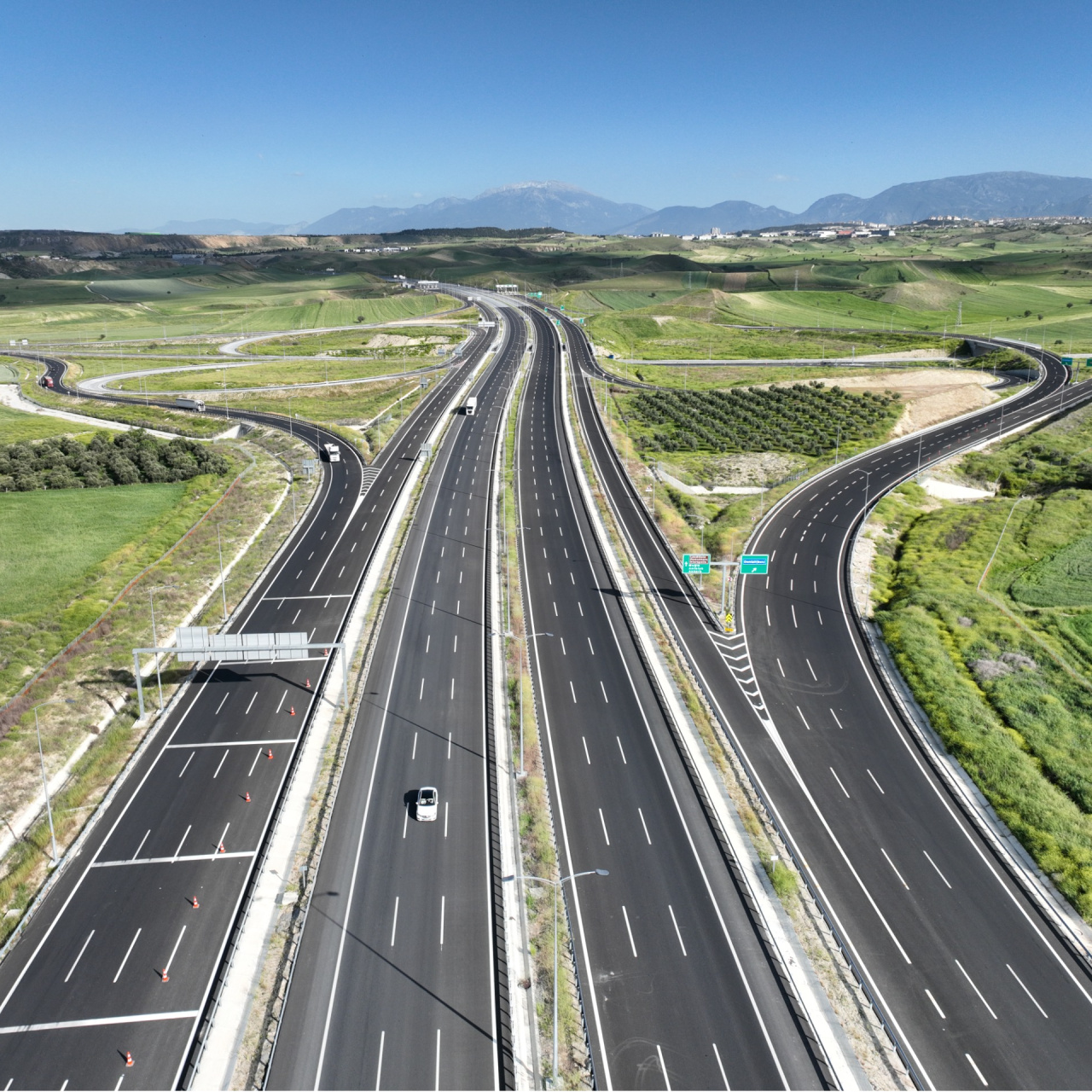 Bölünmüş yollar 30 bin kilometreyi aştı