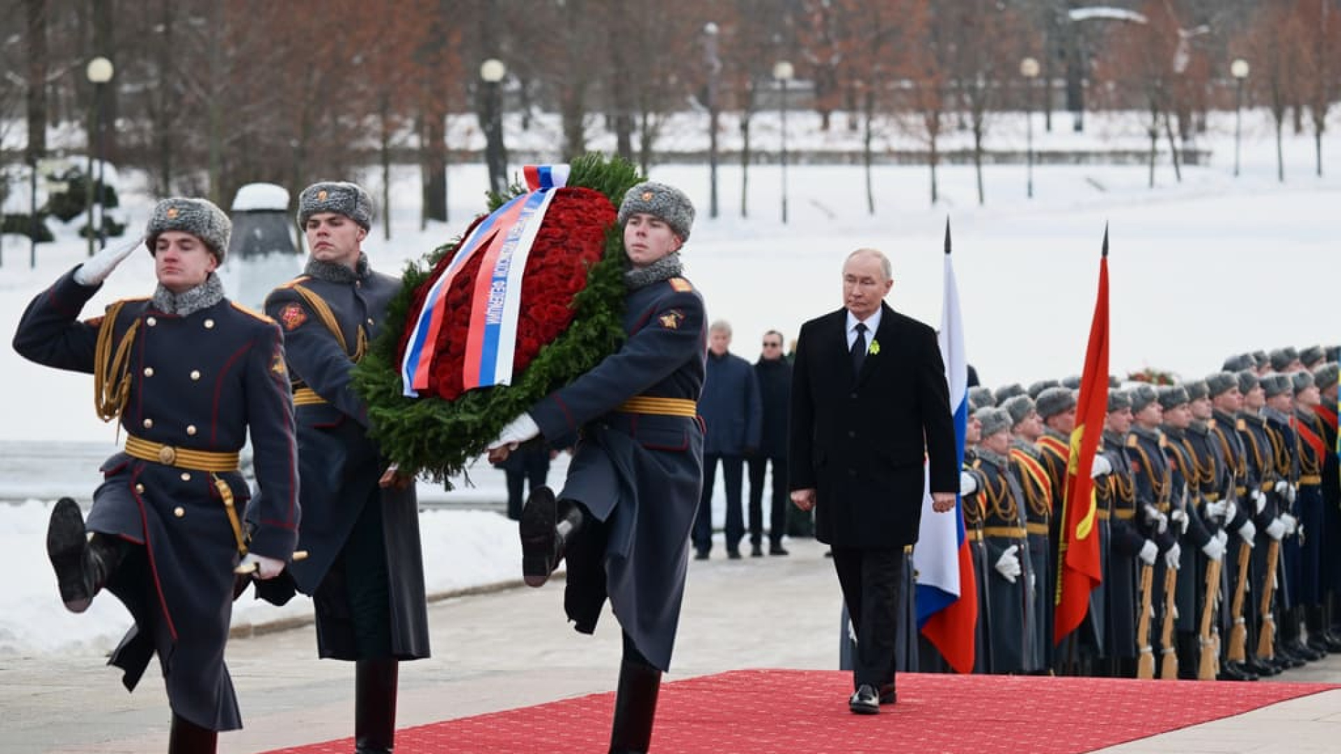 Putin, Leningrad Kuşatması'nın 82. Yıl Dönümünde Anma Törenlerine Katıldı