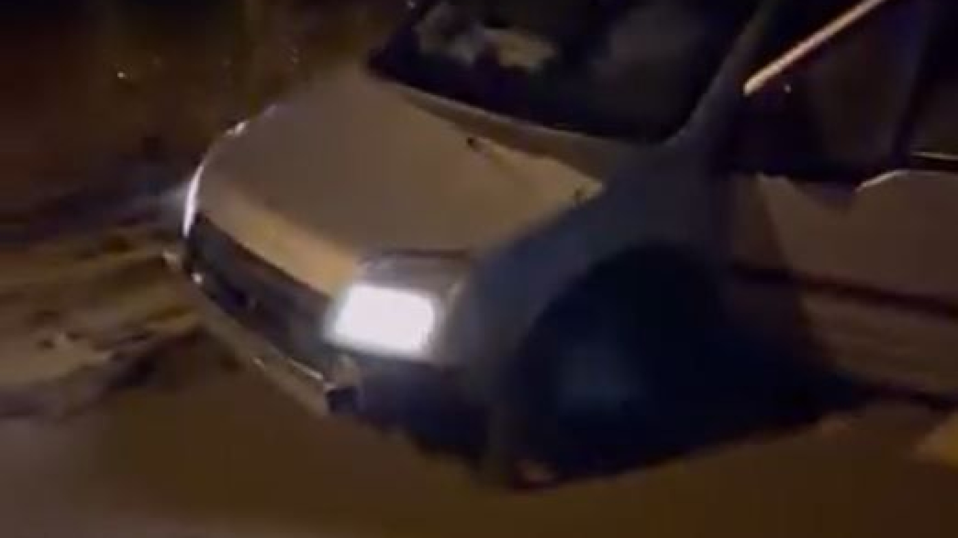 Adana'da Sağanak Yağış Hayatı Felç Etti: Yollar Sular Altında Kaldı