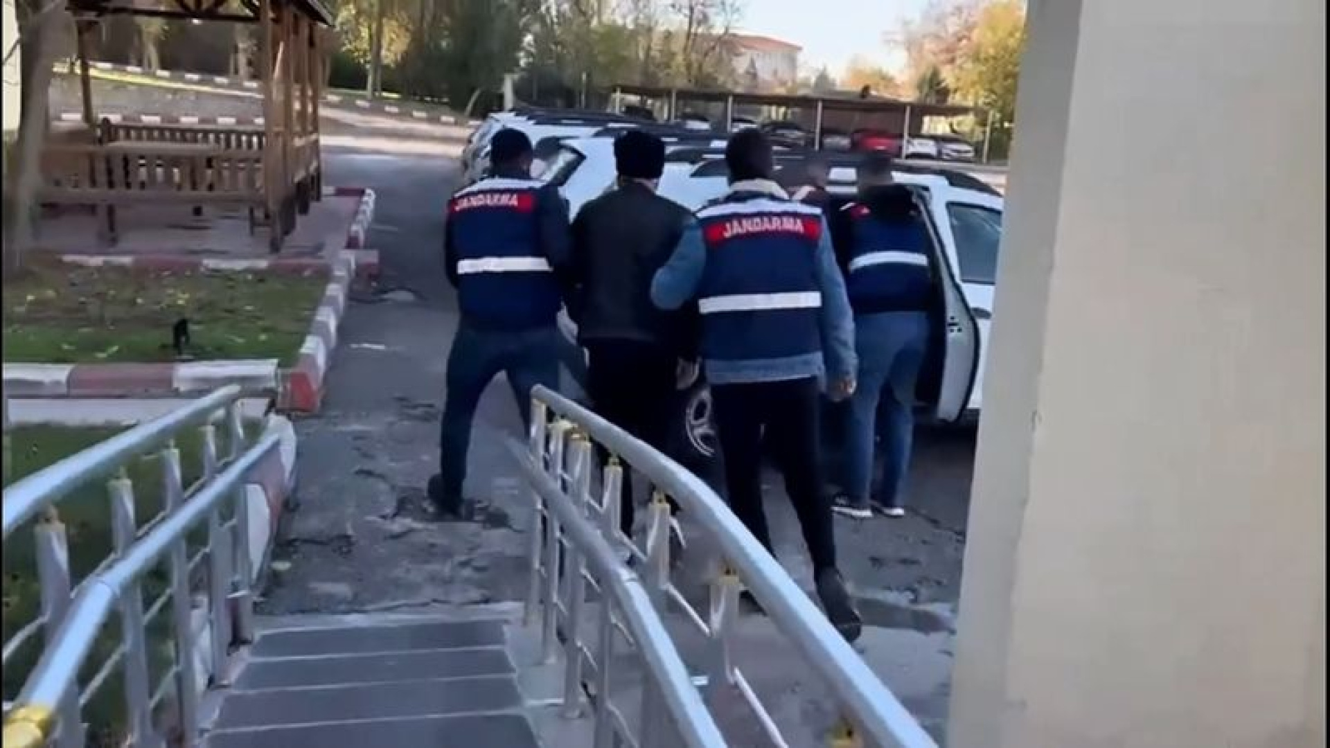 Diyarbakır ve Manisa'da Narkokapan Operasyonu: 445 Şüpheli Yakalandı
