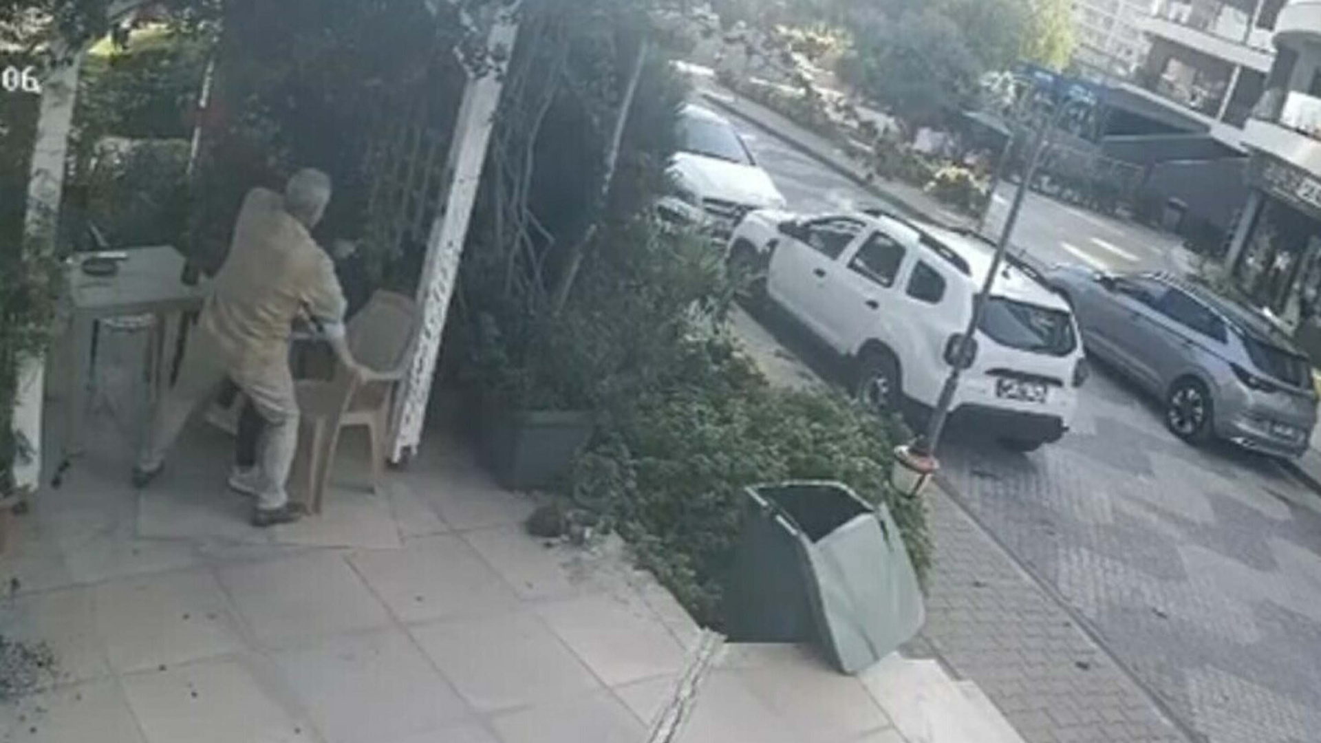 Çiçek yüzünden kadın ortağını dövdü! Tahliye edildi! | Son dakika haberleri