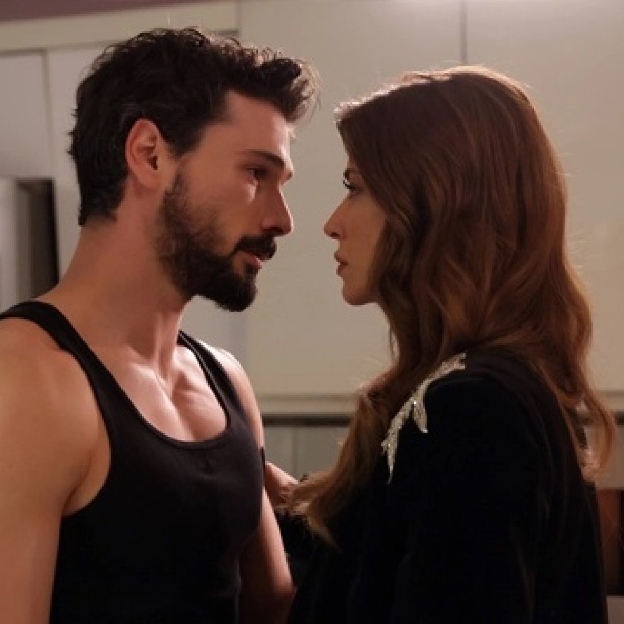 Yeraltı dizisi oyuncuları ve konusu