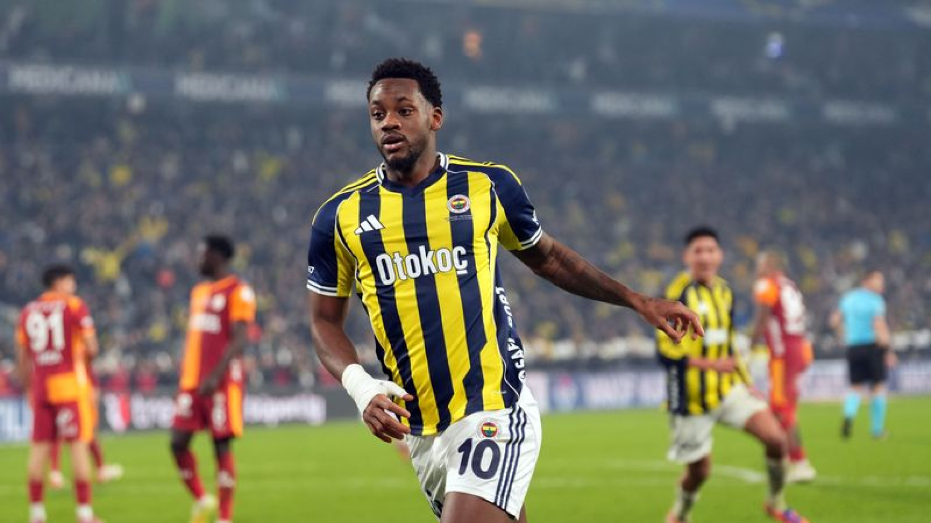 Fenerbahçe'de Jhon Duran Sakatlığı: Romanya Maçı Öncesi Büyük Darbe