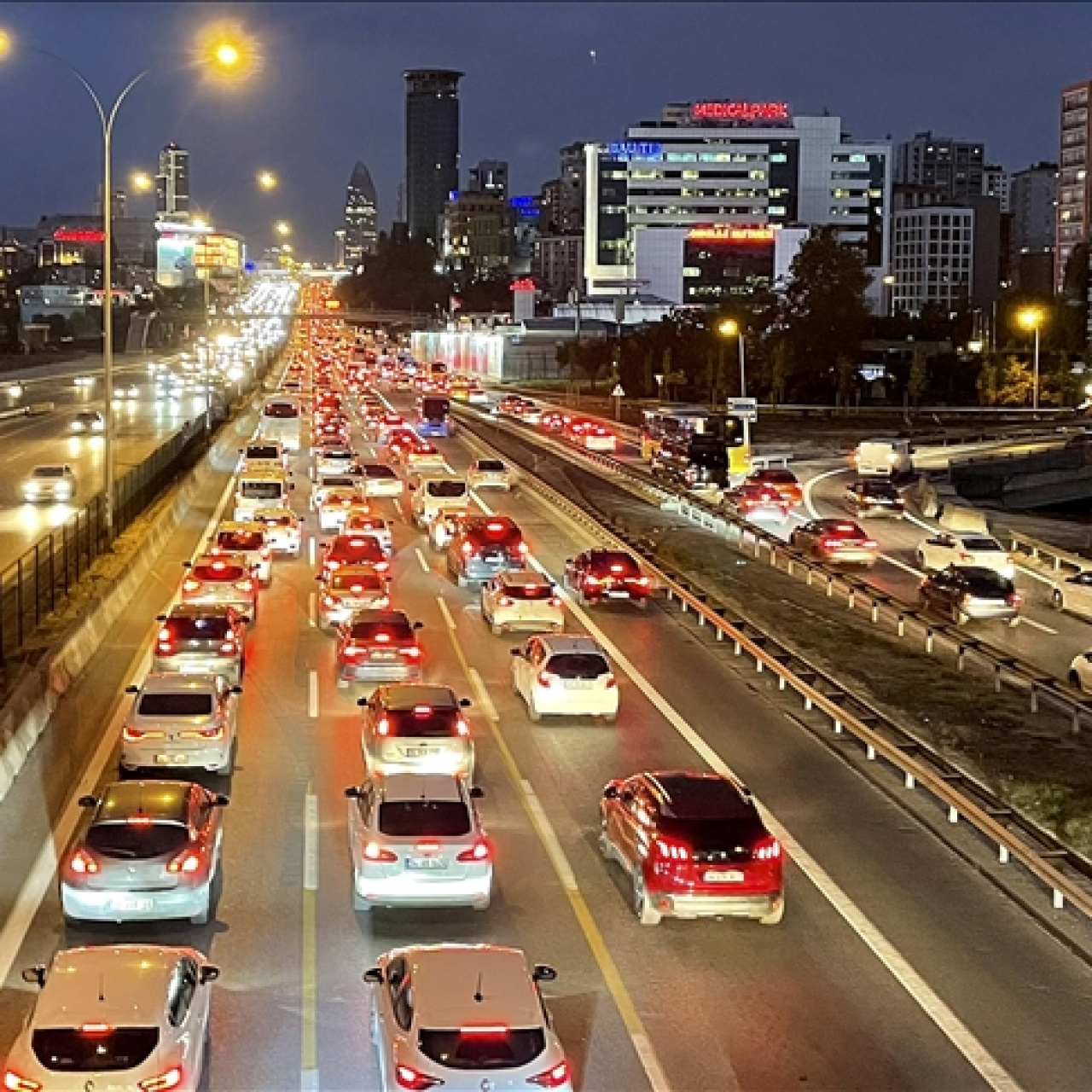 İstanbul'da trafik yoğunluğu yüzde 85'e çıktı