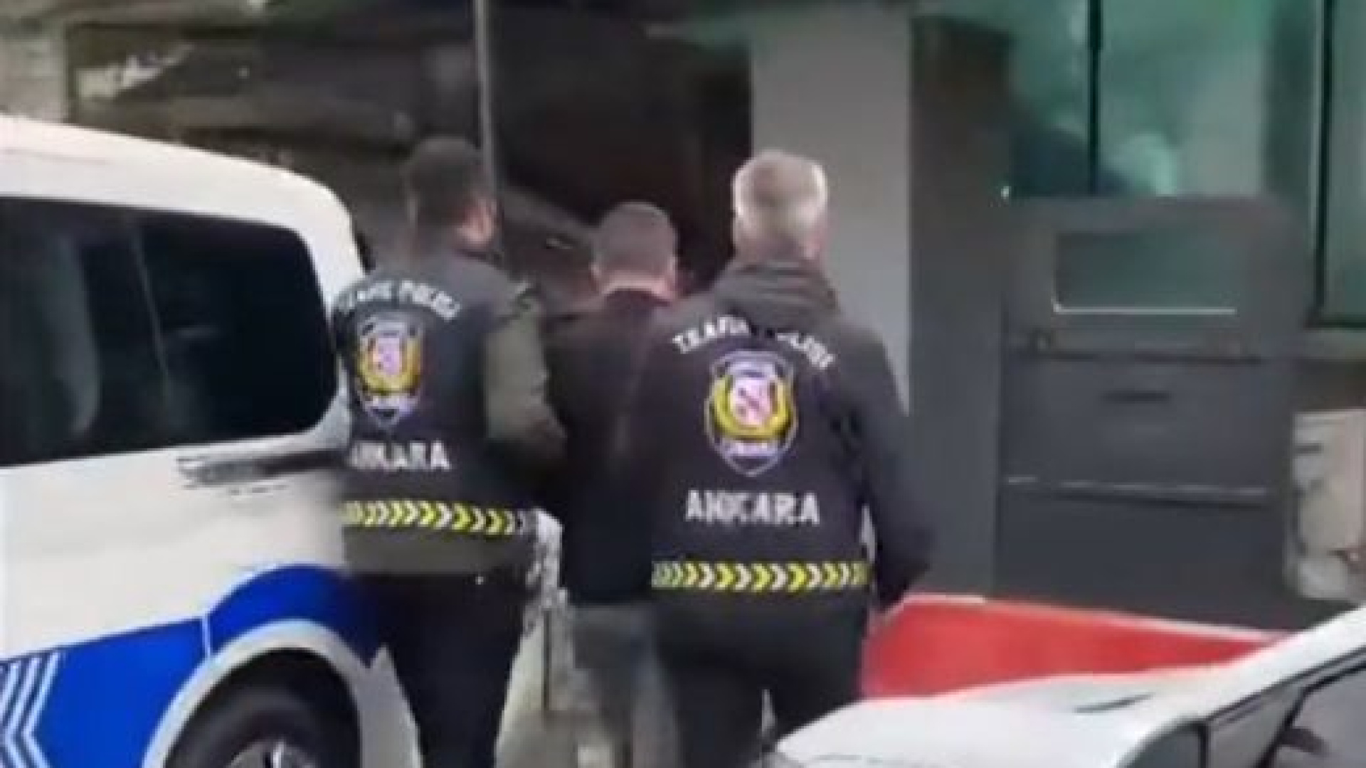 Ankara'da Yaya Geçidinde Yol Vermeyen 2 Taksi Şoförü Yakalandı
