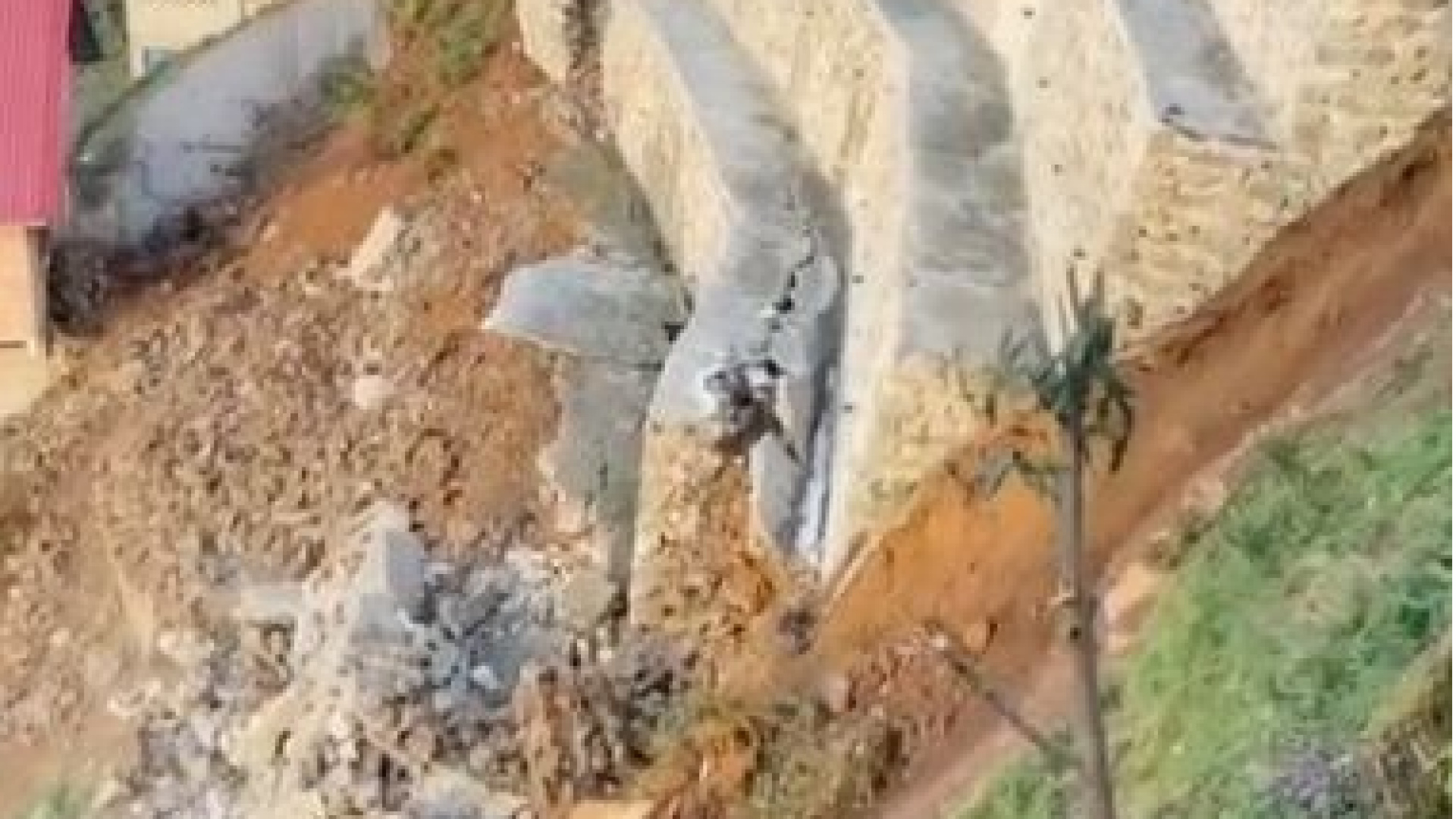 Rize’de heyelan! İstinat duvarı çöktü | Son dakika haberleri