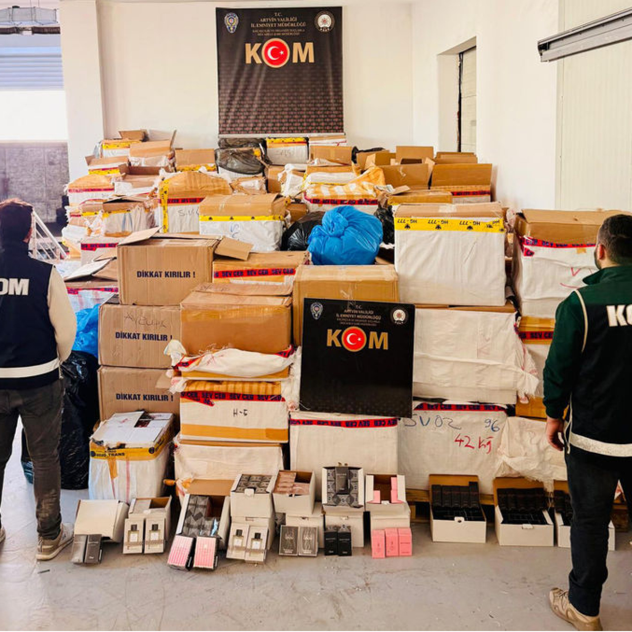 300 milyon liralık kaçak parfüm ve takviye ürünü ele geçirildi