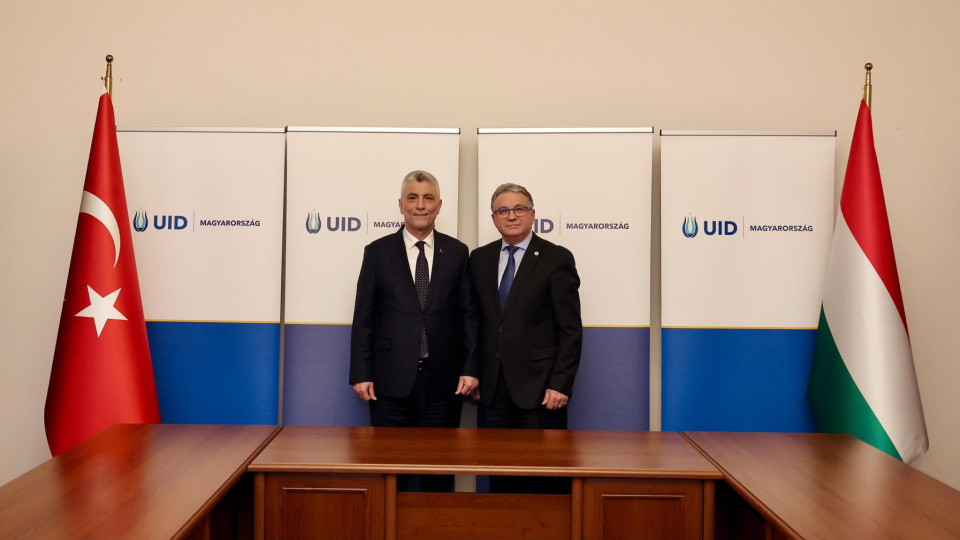 Bakan Bolat, Uluslararası Demokratlar Birliği Macaristan Başkanı Güray ile görüştü