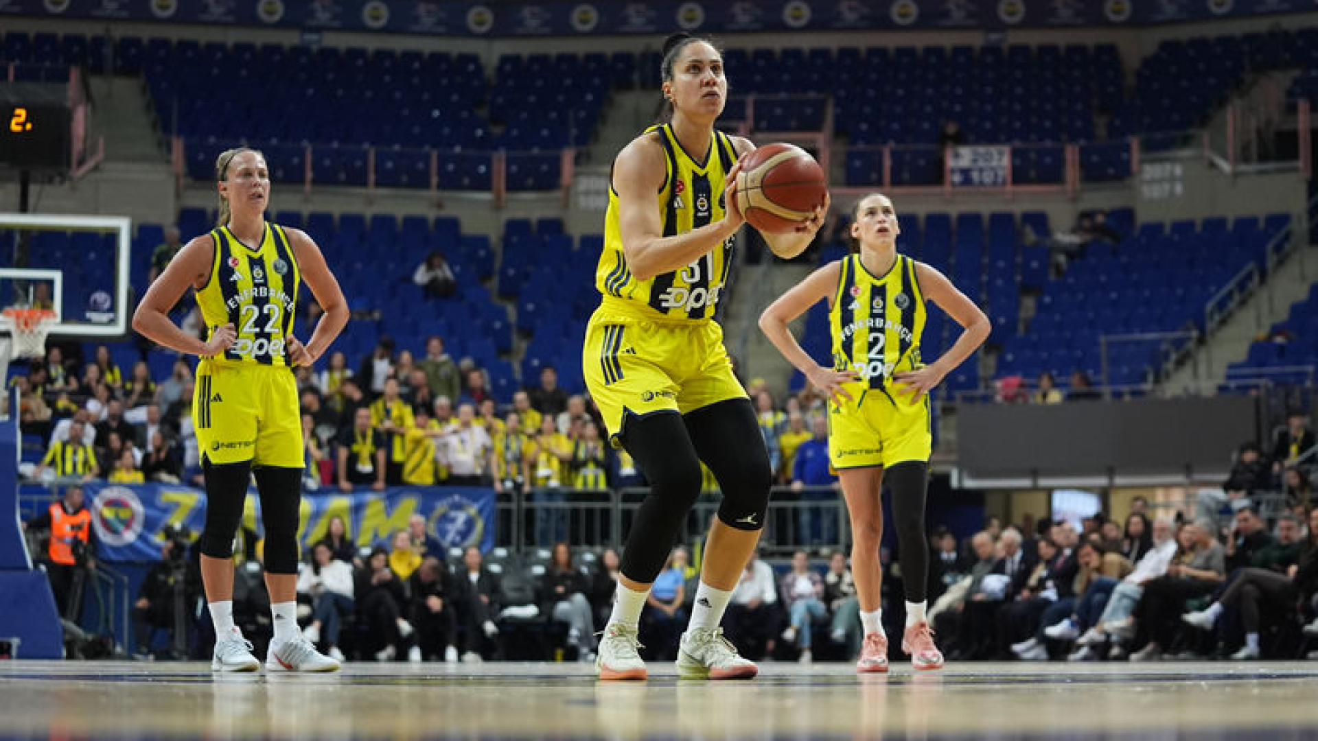 Fenerbahçe Opet, Casademont Zaragoza'yı 69-67 Yenerek Kadınlar EuroLeague'de Liderliği Garantiledi