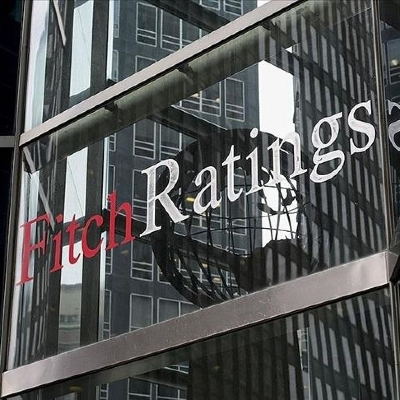 Fitch bankaları pozitife çevirdi