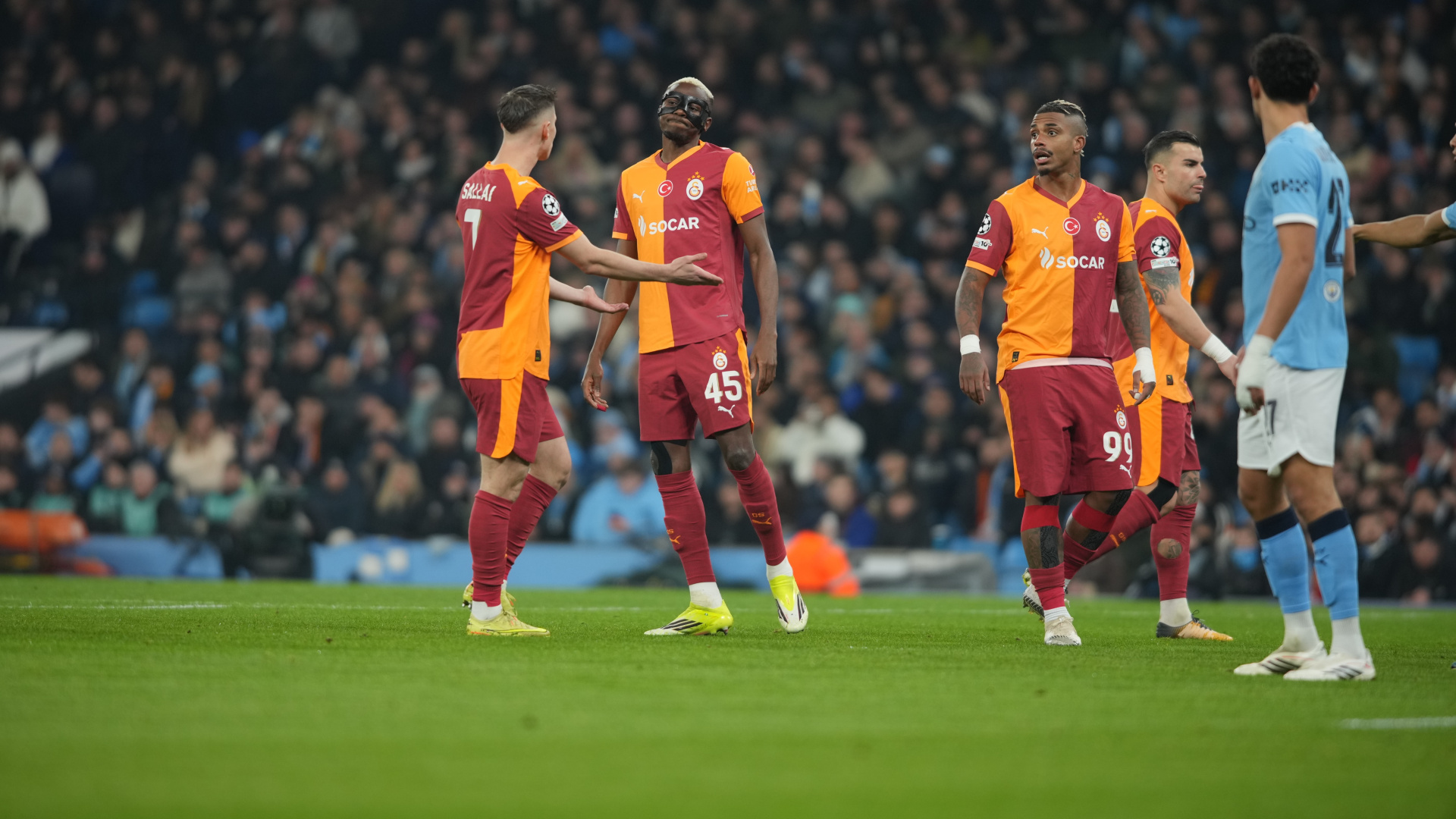 Galatasaray'da Okan Buruk, Manchester City Maçında İlk 11'de 2 Değişiklik Yaptı
