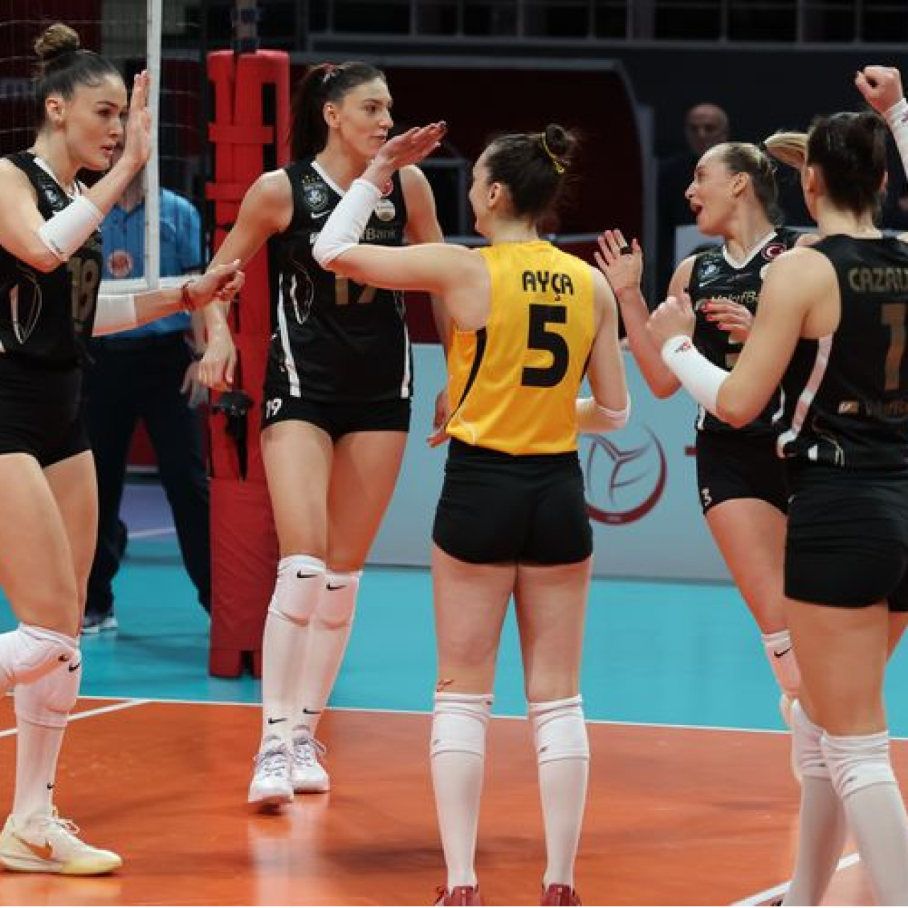 VakıfBank, CEV'de 5'te 5 yaptı!