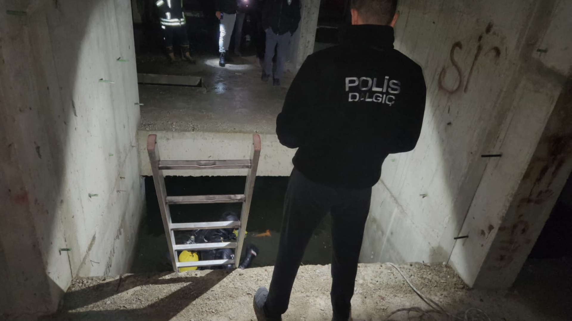 Adana'da İnşaatın Bodrum Katına Düşen Genç Boğularak Hayatını Kaybetti