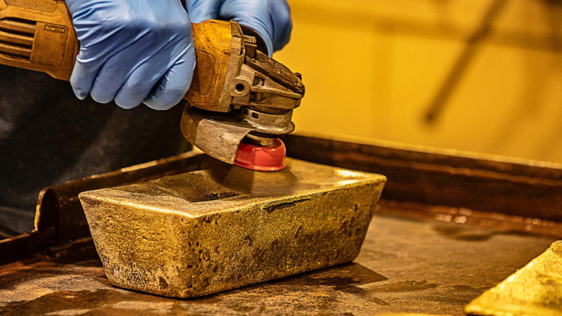 AMD Başkanı Hasan Yücel: Yeraltında en az 1 trilyon dolar var - Altın Haberleri