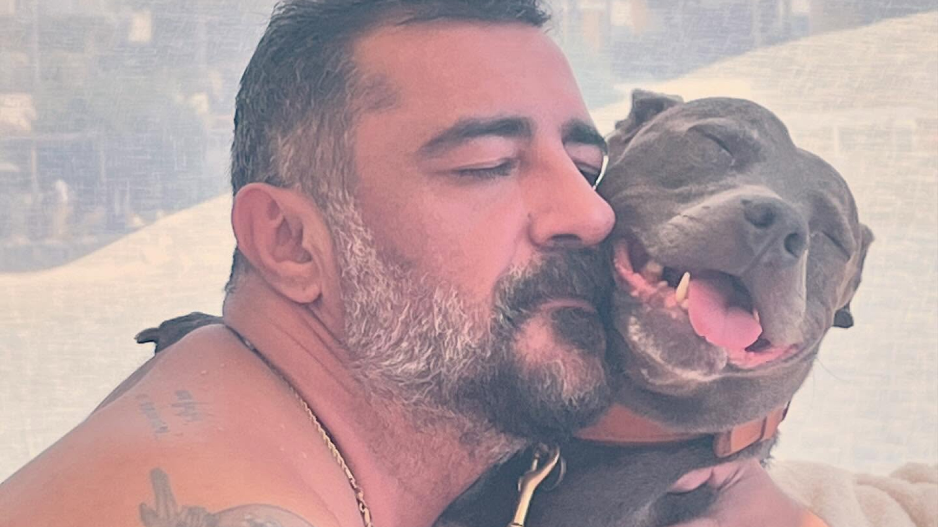 Celil Nalçakan köpeği Robin'i kaybetti; "Su gibi geldin, su gibi gittin"