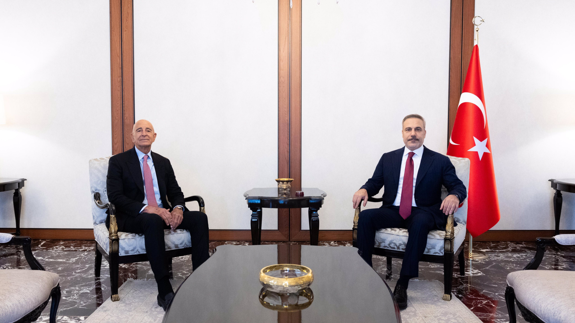 Dışişleri Bakanı Hakan Fidan, ABD'nin Ankara Büyükelçisi ve Suriye Özel Temsilcisi Tom Barrack'ı Kabul Etti