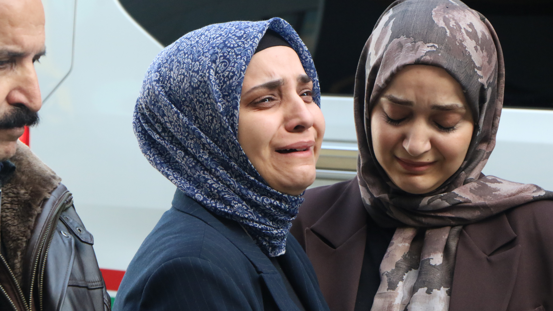 Son dakika: Samsun'da eşi ile 2 kızını heyelan faciasında kaybeden anne, keşifte gözyaşı döktü: Hayatımı mahvettiler | Son dakika haberleri