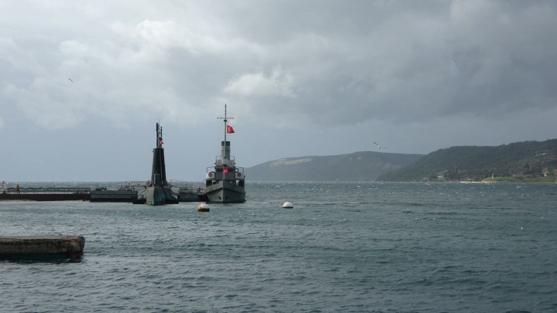 Meteoroloji Sarı Kod Uyarısı Sonrası Çanakkale Boğazı'nda Gemi Geçişleri Durduruldu