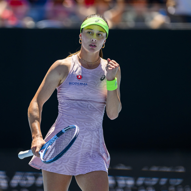 Zeynep Sönmez'e özel davet!