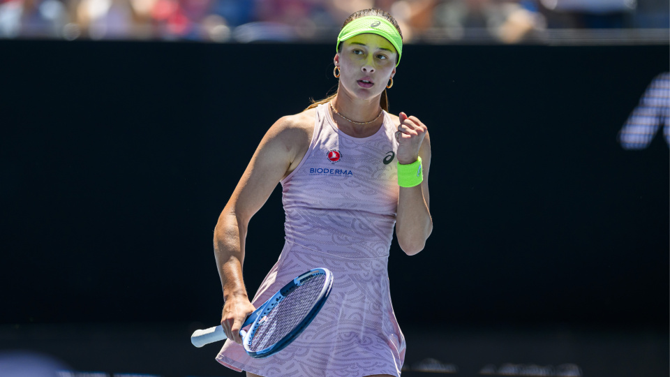 Zeynep Sönmez'e özel davet!