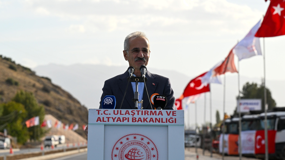 "Bölünmüş yol uzunluğumuz, Dünya'nın çevresinin 4'te 3'üne ulaştı"