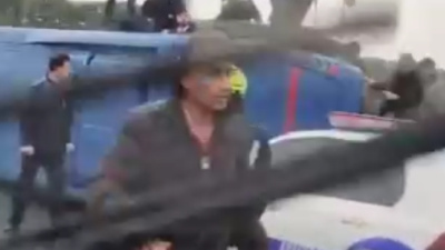 Cezaevi aracı devrildi