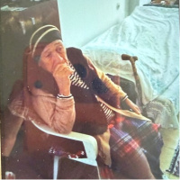 93 yaşındaki anneannesini bastonla öldürdü!